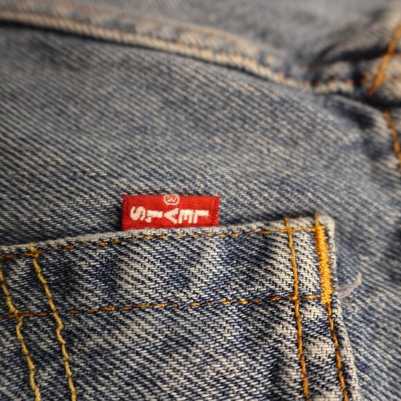 Levi’s 501 Premium Cutoff Denim Shorts Women’s W32 Medium Wash Raw Hem - Picture 10 of 13